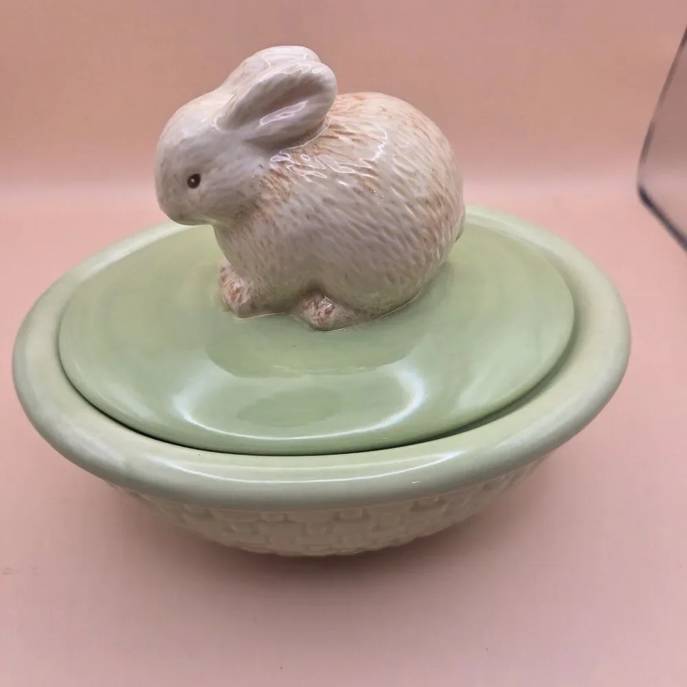 Hallmark Bunny Rabbit Green Ceramic Oval Covered Dish w/ Lid Basketweave